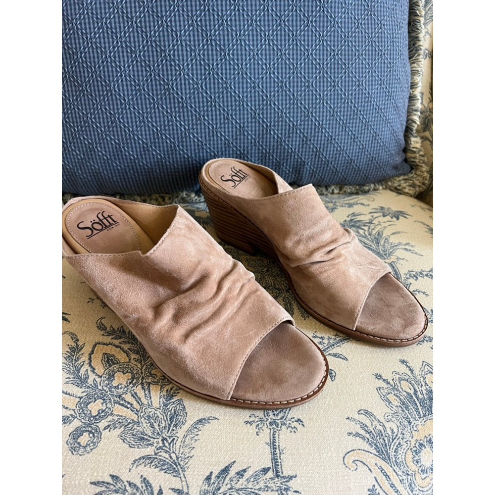 Women's Söfft Beige Suede Wedge Mules & Clogs US 9